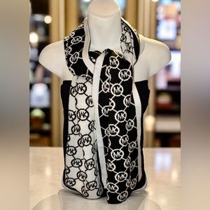 Michael Kors Black and White Knit Scarf💕